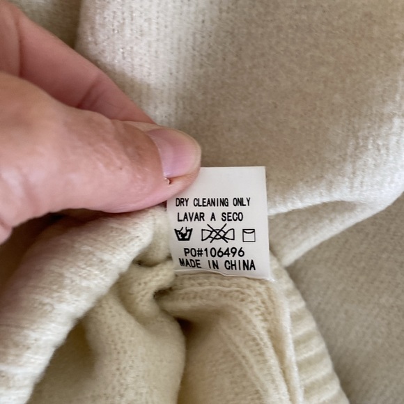 Cream colored ladies pull over sweater. Size medium - Picture 6 of 6